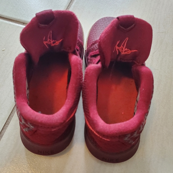 Nike 10c, Kyrie Irving shoes - Picture 3 of 4